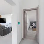 Luxury Matic I With Shared Pool And Seaview * פונטנה