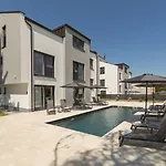 דירה Luxury Matic I With Shared Pool And Seaview פונטנה