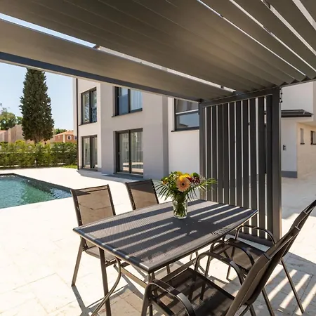Luxury Matic I With Shared Pool And Seaview * Funtana