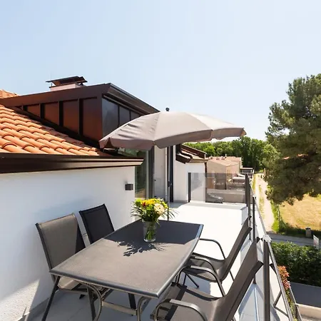 Apartment Luxury Matic I With Shared Pool And Seaview