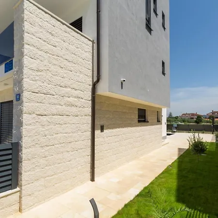 Luxury Matic I With Shared Pool And Seaview Appartement Funtana