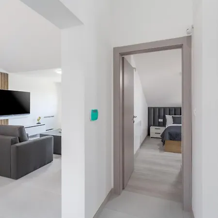 Luxury Matic I With Shared Pool And Seaview * Funtana