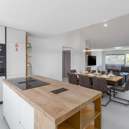 Apartment Luxury Matic I With Shared Pool And Seaview