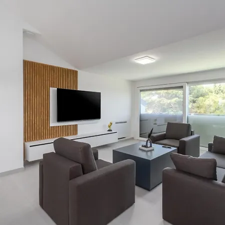 Apartment Luxury Matic I With Shared Pool And Seaview *