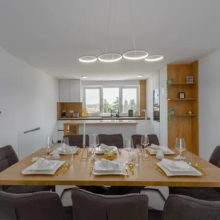 Apartment Luxury Matic I With Shared Pool And Seaview *