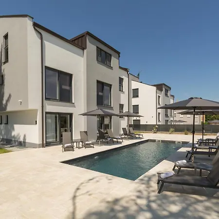 Apartment Luxury Matic I With Shared Pool And Seaview Funtana