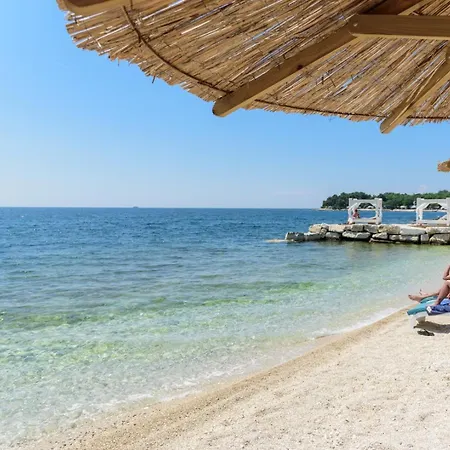 Luxury Matic I With Shared Pool And Seaview Funtana
