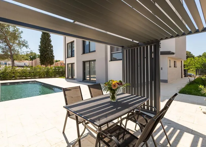Luxury Matic I With Shared Pool And Seaview * Funtana