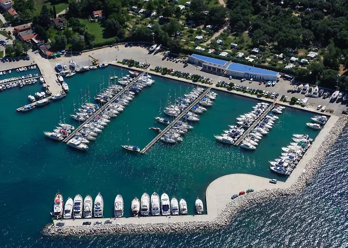 Appartement Luxury Matic I With Shared Pool And Seaview Funtana