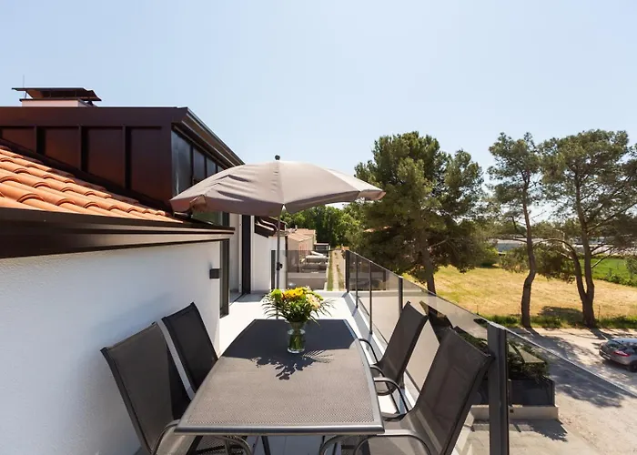 Luxury Matic I With Shared Pool And Seaview Funtana