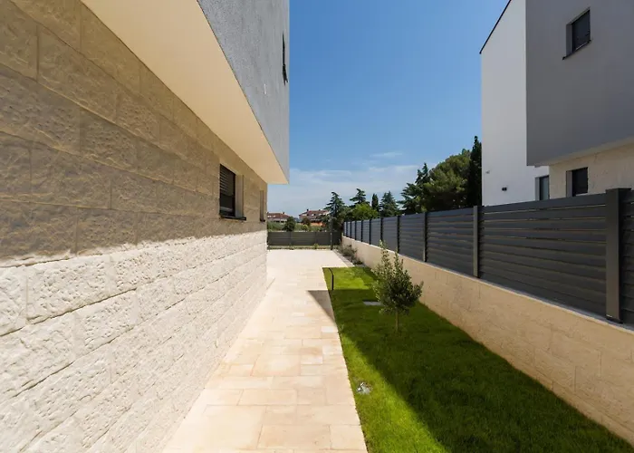 Appartement Luxury Matic I With Shared Pool And Seaview Funtana