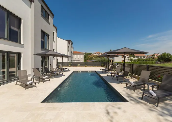 Luxury Matic I With Shared Pool And Seaview Funtana